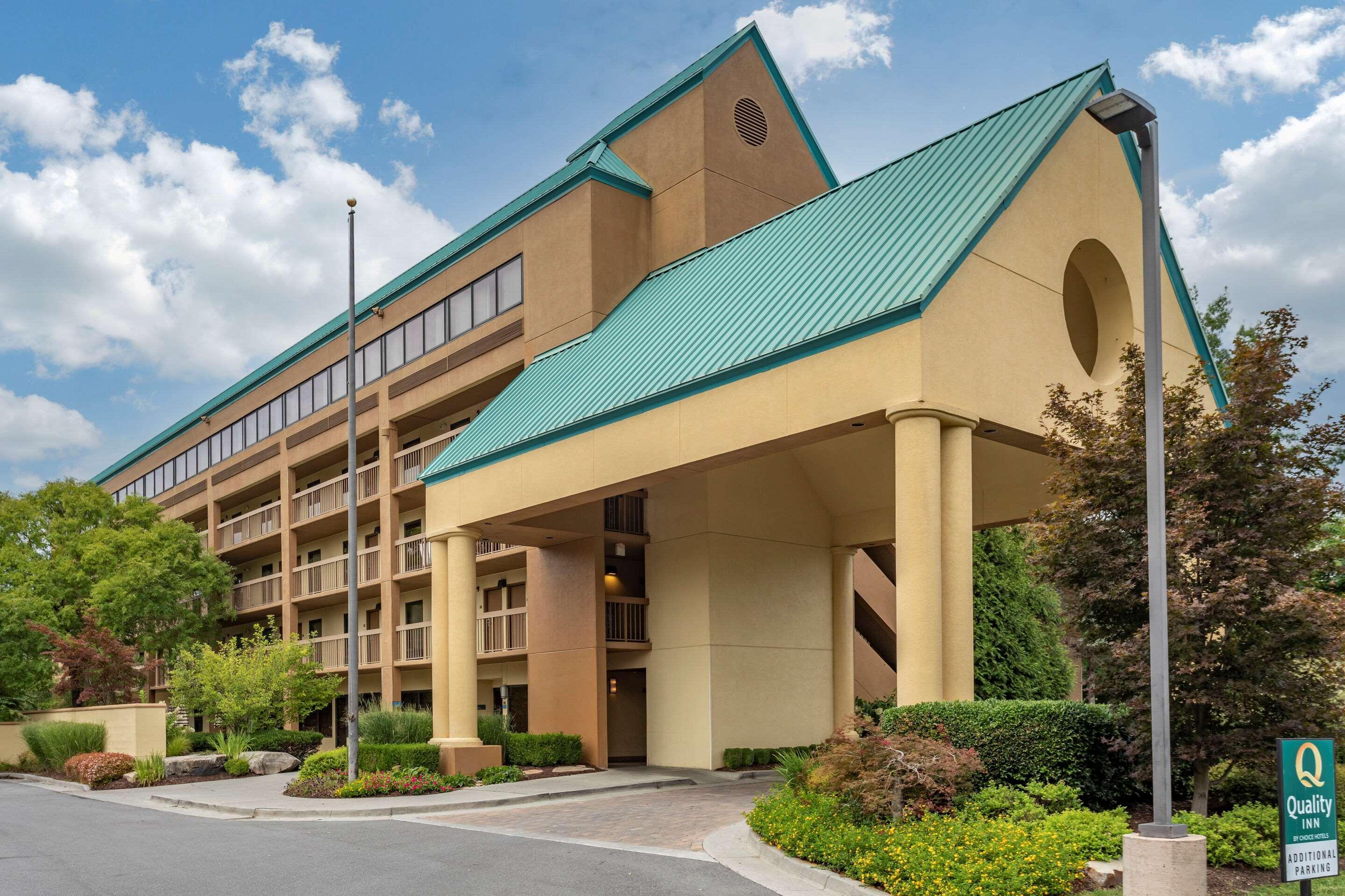 Quality Inn Near The Island Pigeon Forge Bagian luar foto