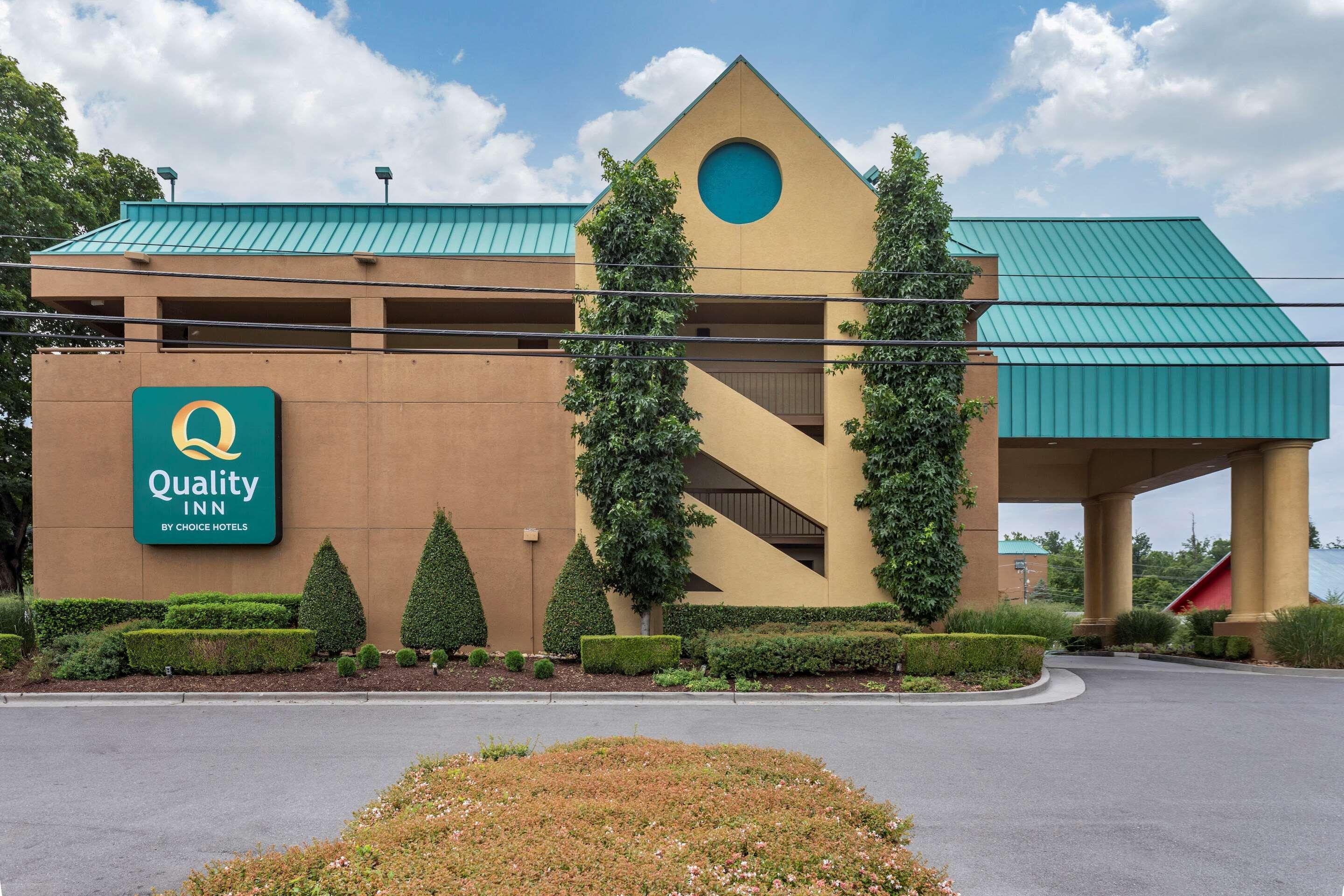 Quality Inn Near The Island Pigeon Forge Bagian luar foto