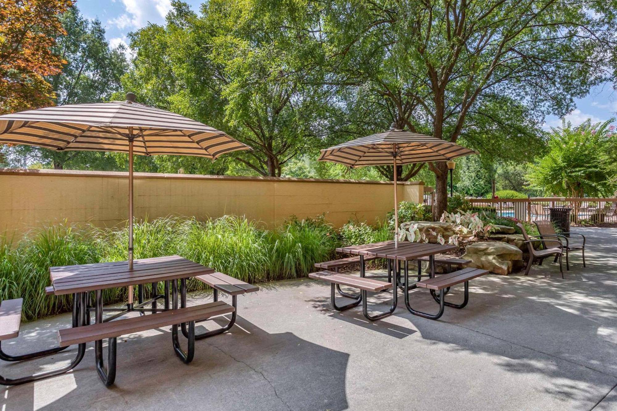 Quality Inn Near The Island Pigeon Forge Bagian luar foto