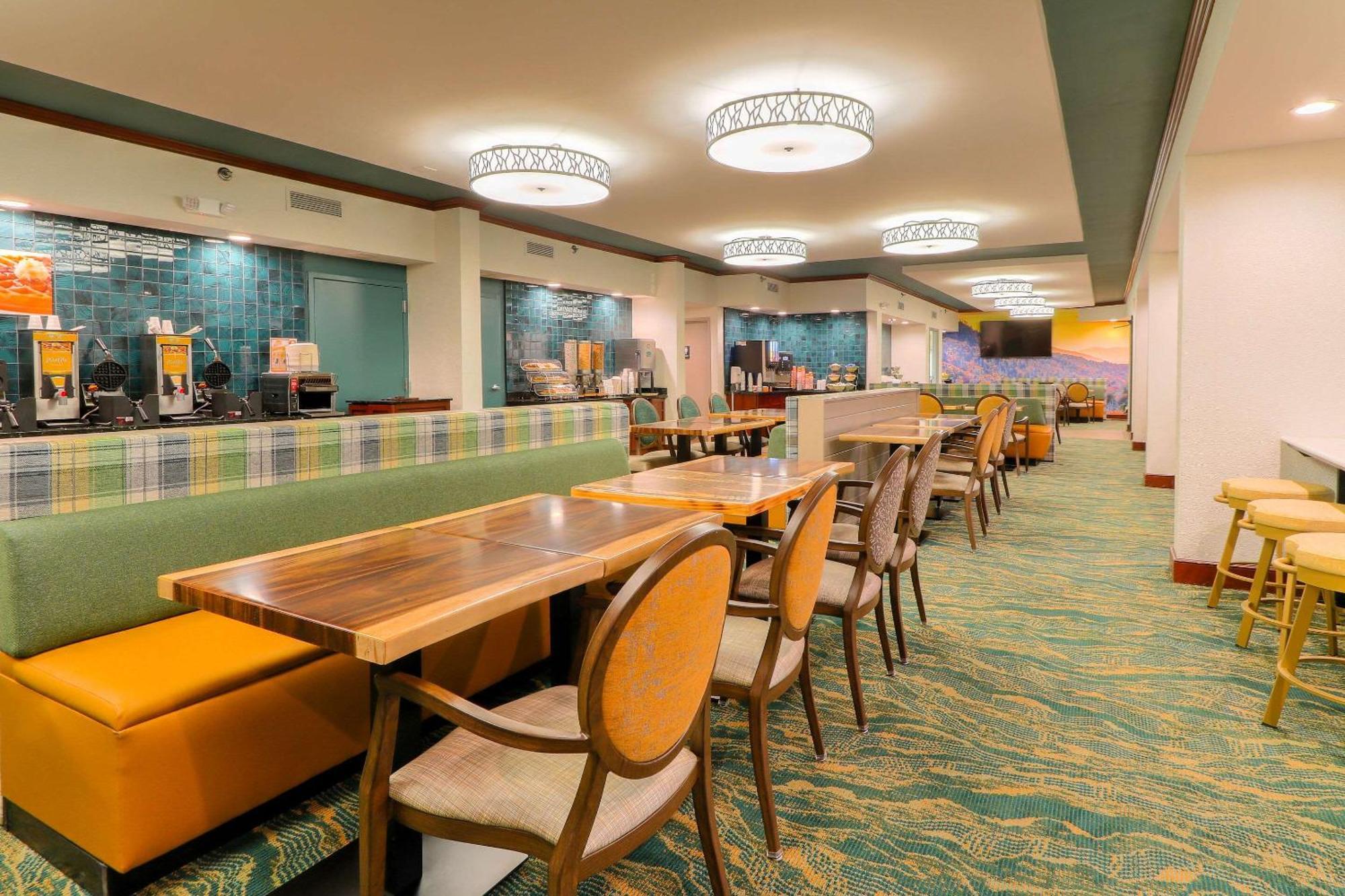 Quality Inn Near The Island Pigeon Forge Bagian luar foto