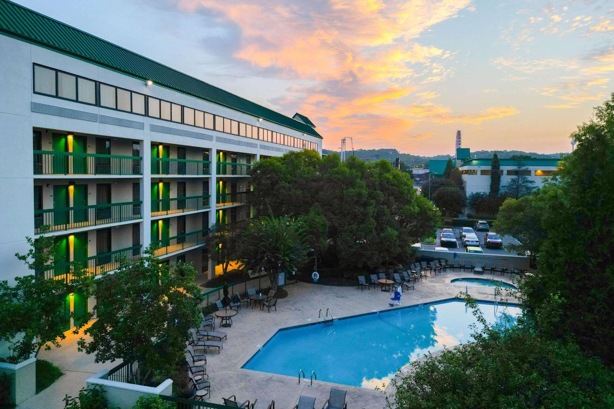 Quality Inn Near The Island Pigeon Forge Bagian luar foto