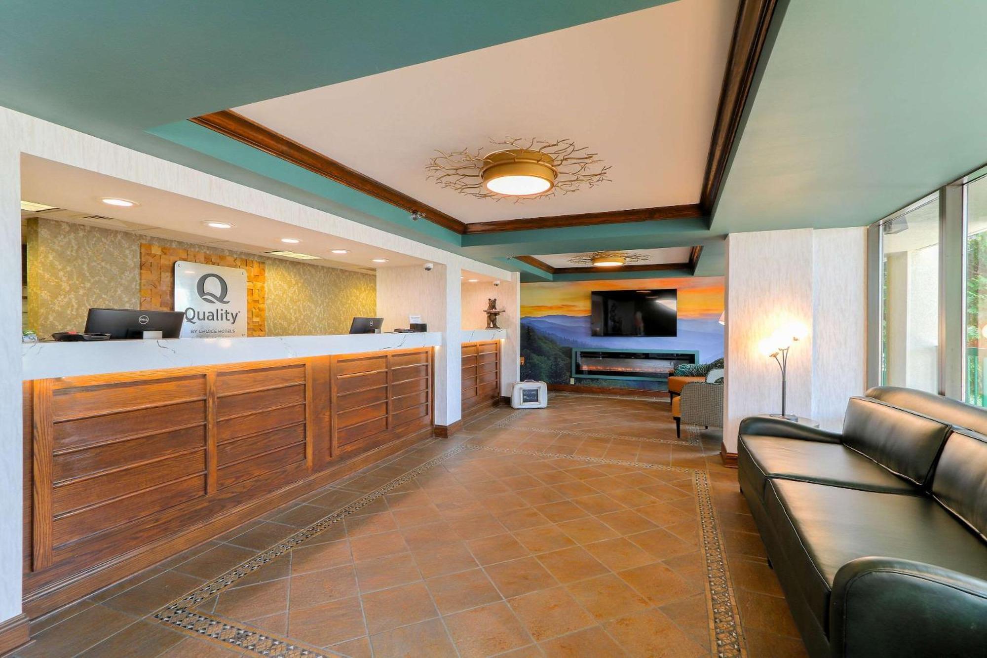 Quality Inn Near The Island Pigeon Forge Bagian luar foto