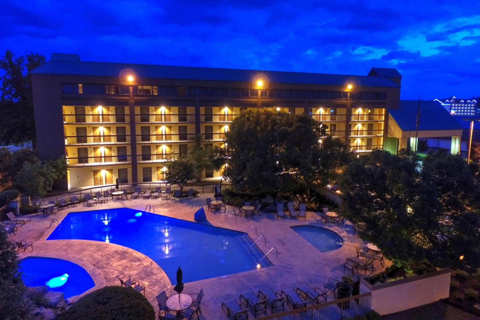 Quality Inn Near The Island Pigeon Forge Bagian luar foto