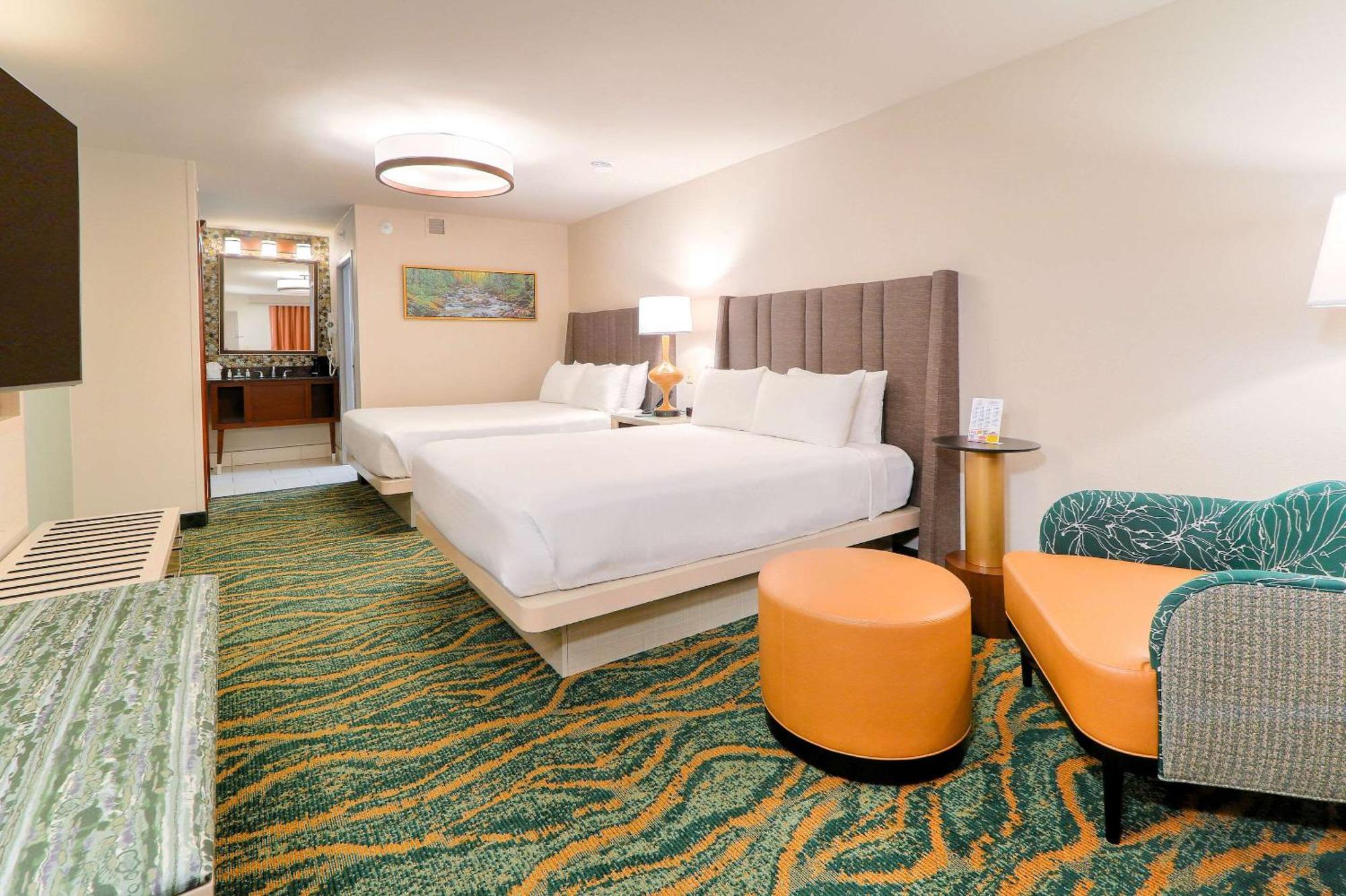 Quality Inn Near The Island Pigeon Forge Bagian luar foto