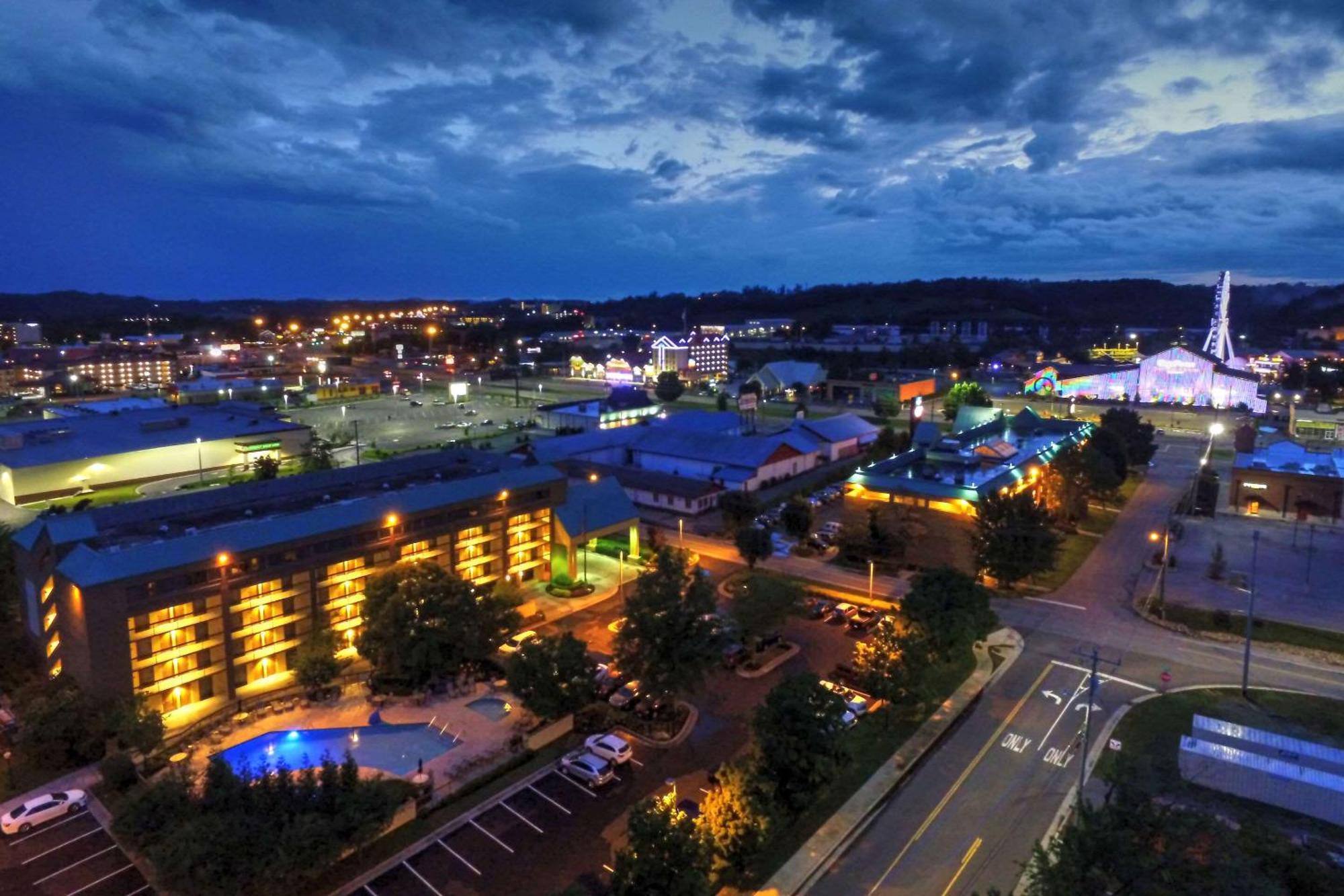 Quality Inn Near The Island Pigeon Forge Bagian luar foto