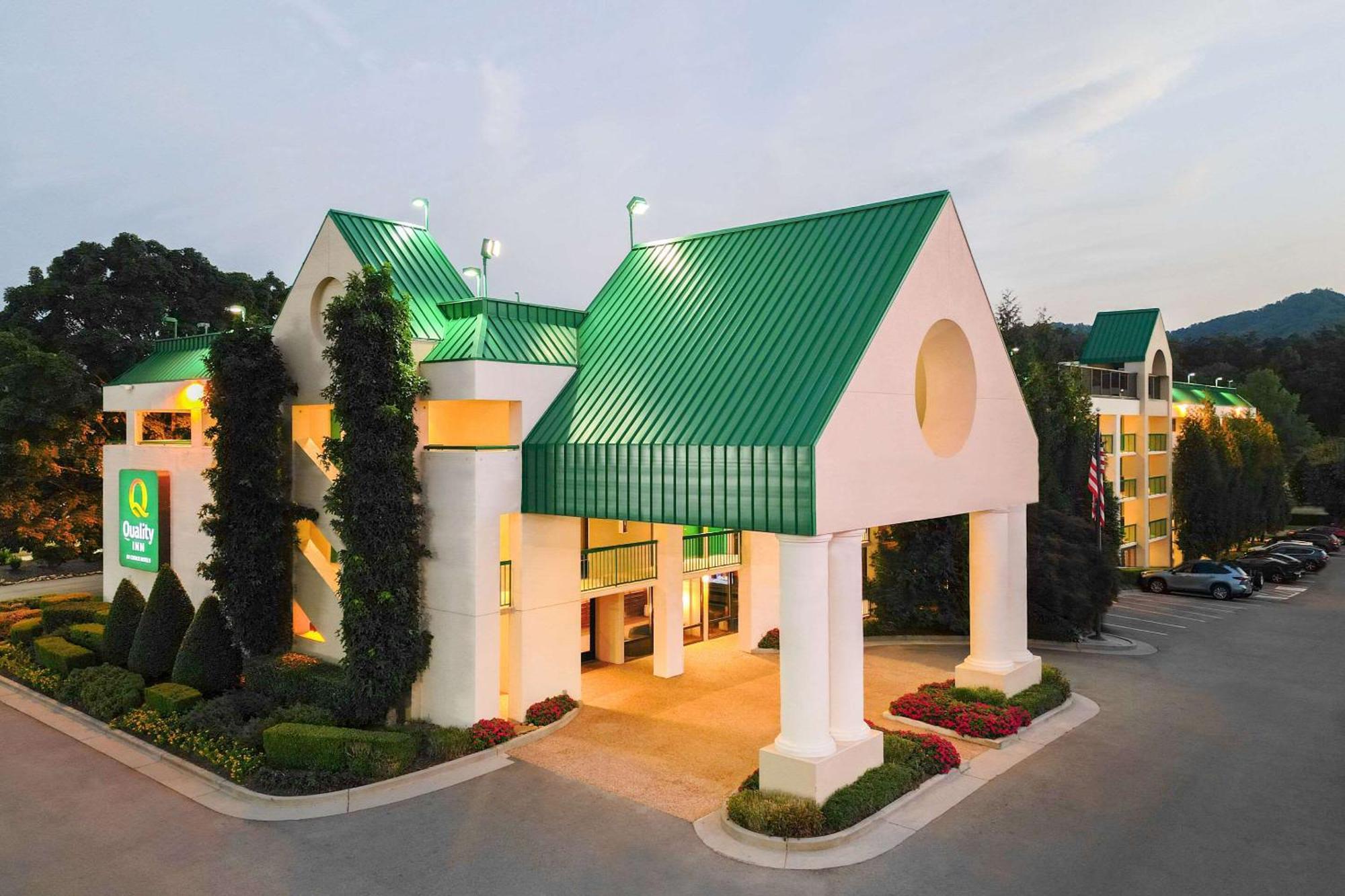 Quality Inn Near The Island Pigeon Forge Bagian luar foto