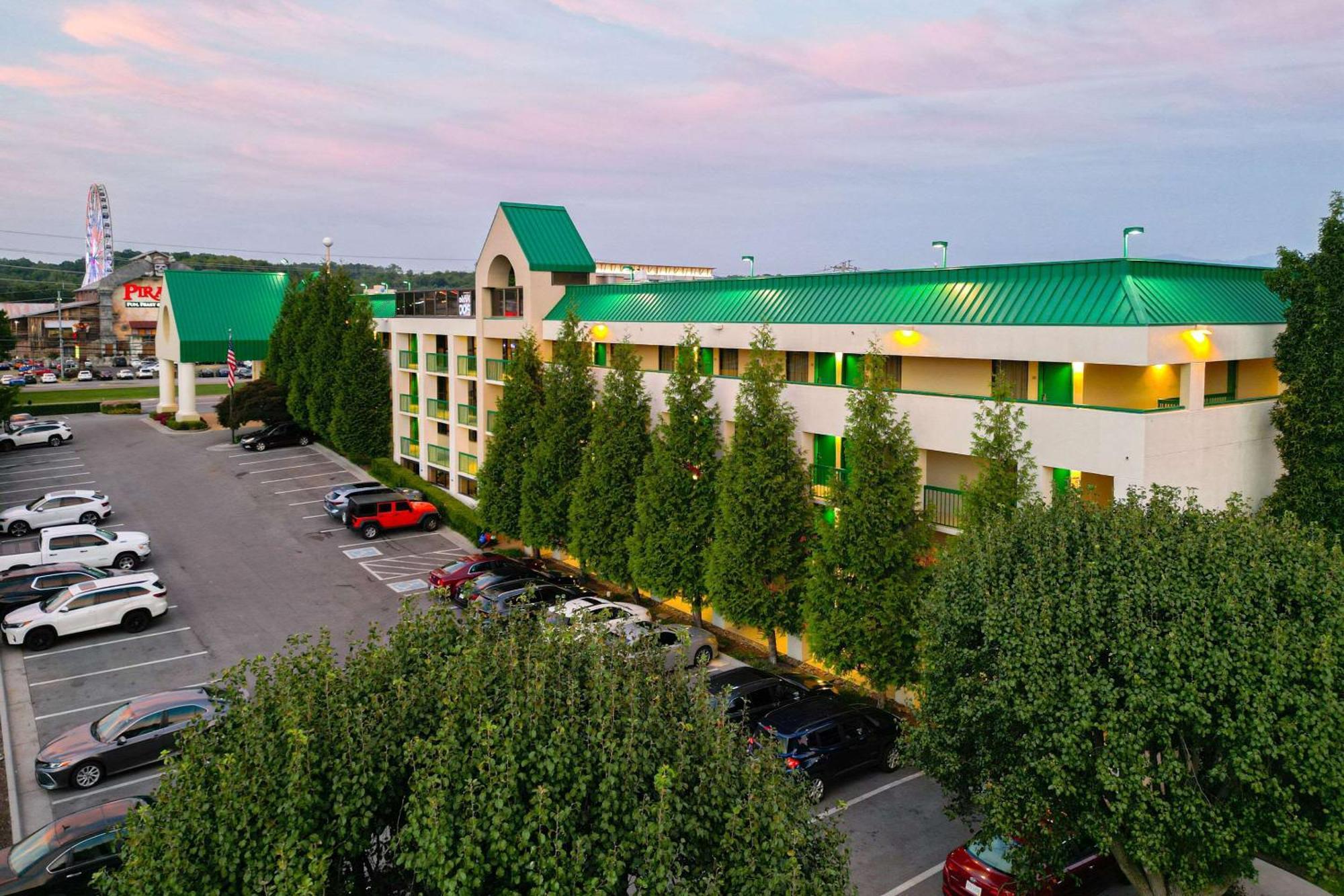 Quality Inn Near The Island Pigeon Forge Bagian luar foto