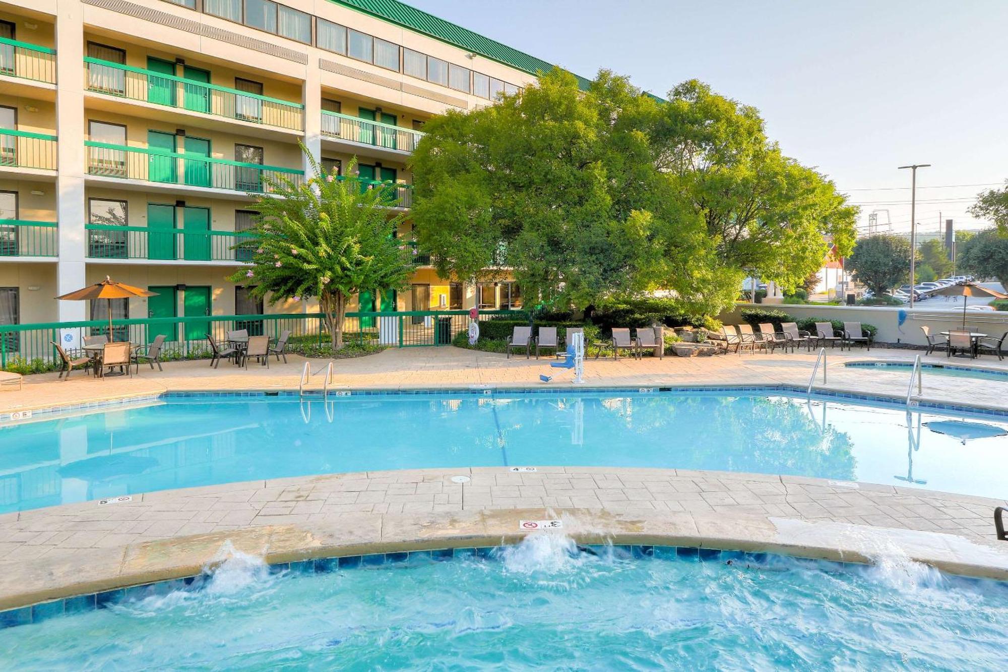 Quality Inn Near The Island Pigeon Forge Bagian luar foto