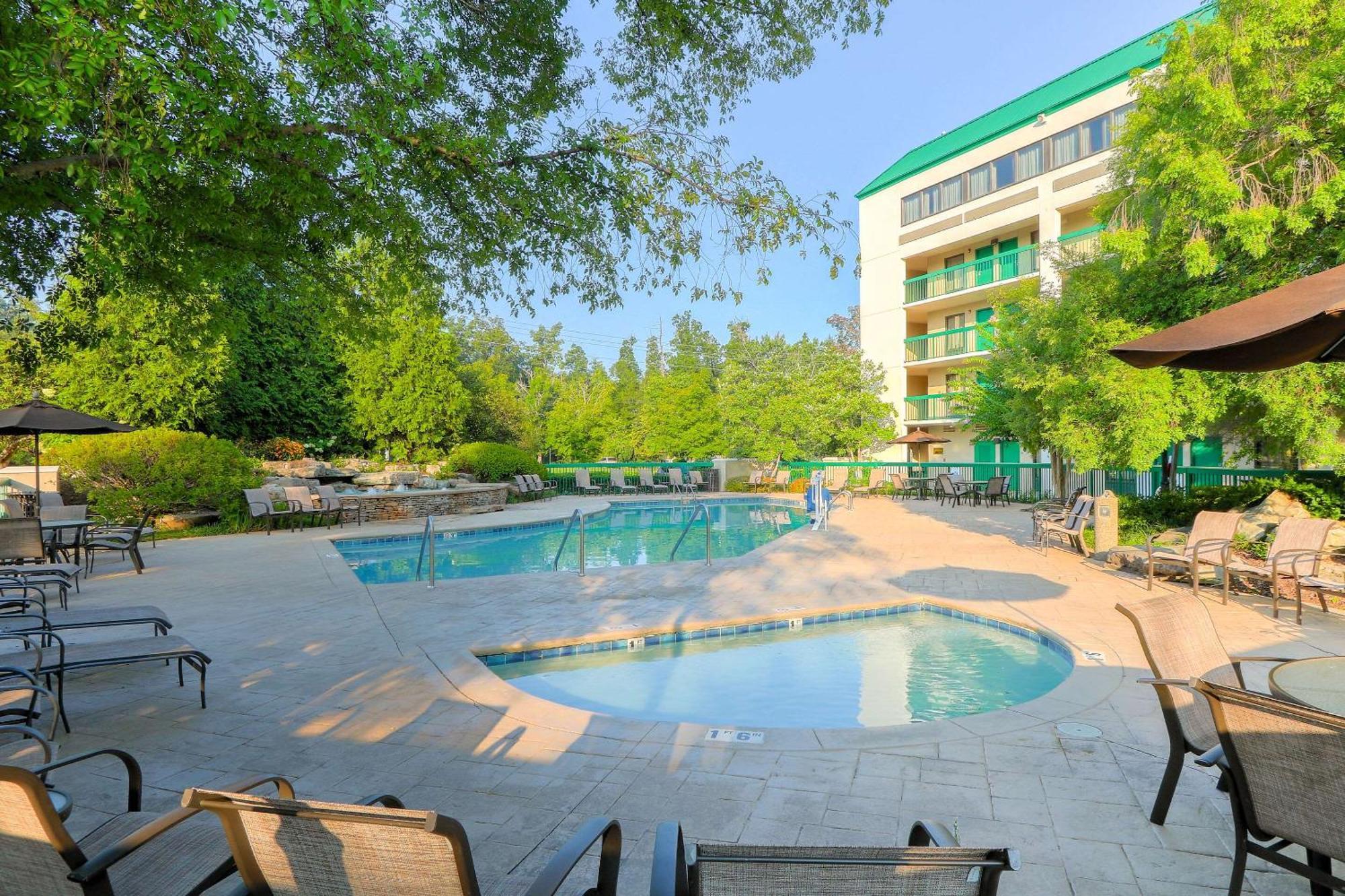 Quality Inn Near The Island Pigeon Forge Bagian luar foto