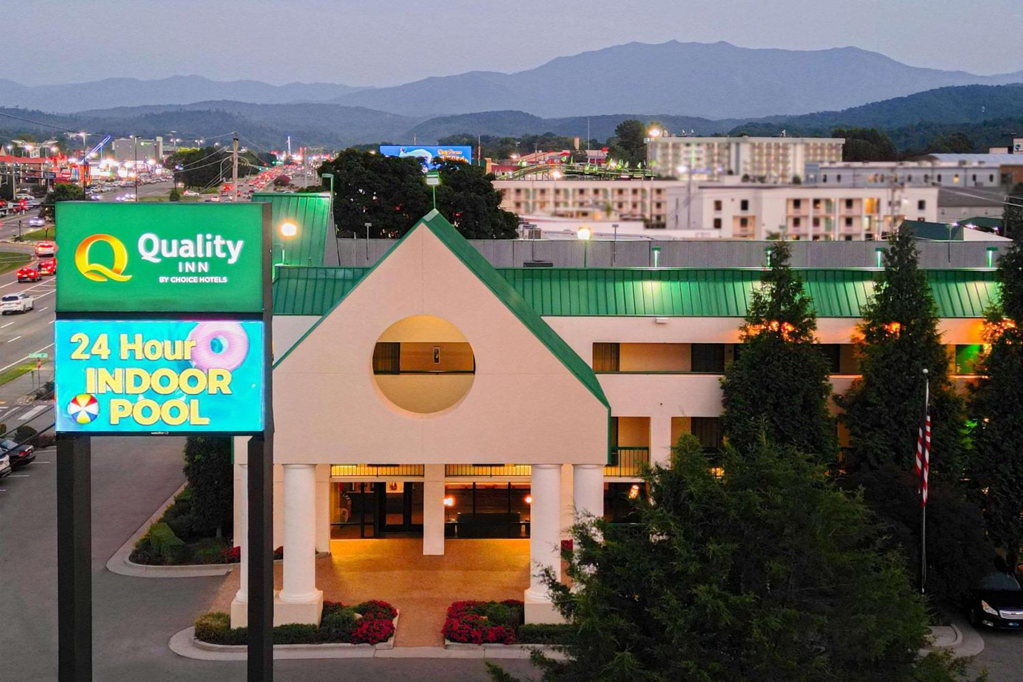 Quality Inn Near The Island Pigeon Forge Bagian luar foto